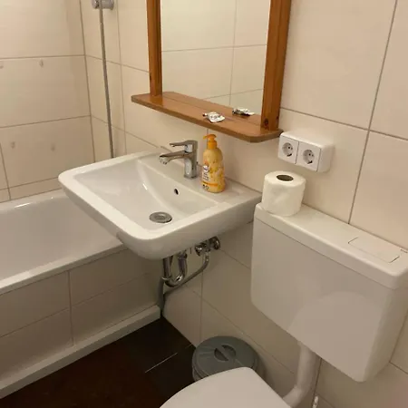Zweibettzimmer Fuer Monteure In Dessau 3-zimmer-wohnung Mit Gemeinschaftskueche Und -bad Apartment *