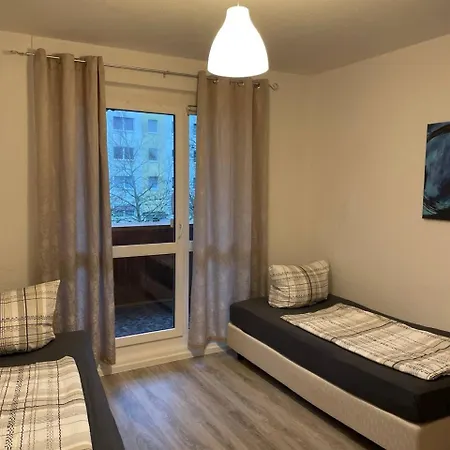 Apartment Zweibettzimmer Fuer Monteure In Dessau 3-zimmer-wohnung Mit Gemeinschaftskueche Und -bad