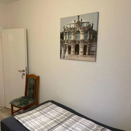 Zweibettzimmer Fuer Monteure In Dessau 3-zimmer-wohnung Mit Gemeinschaftskueche Und -bad * Mildensee
