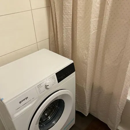 Apartment Zweibettzimmer Fuer Monteure In Dessau 3-zimmer-wohnung Mit Gemeinschaftskueche Und -bad