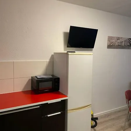 Apartment Zweibettzimmer Fuer Monteure In Dessau 3-zimmer-wohnung Mit Gemeinschaftskueche Und -bad
