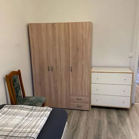 Apartment Zweibettzimmer Fuer Monteure In Dessau 3-zimmer-wohnung Mit Gemeinschaftskueche Und -bad